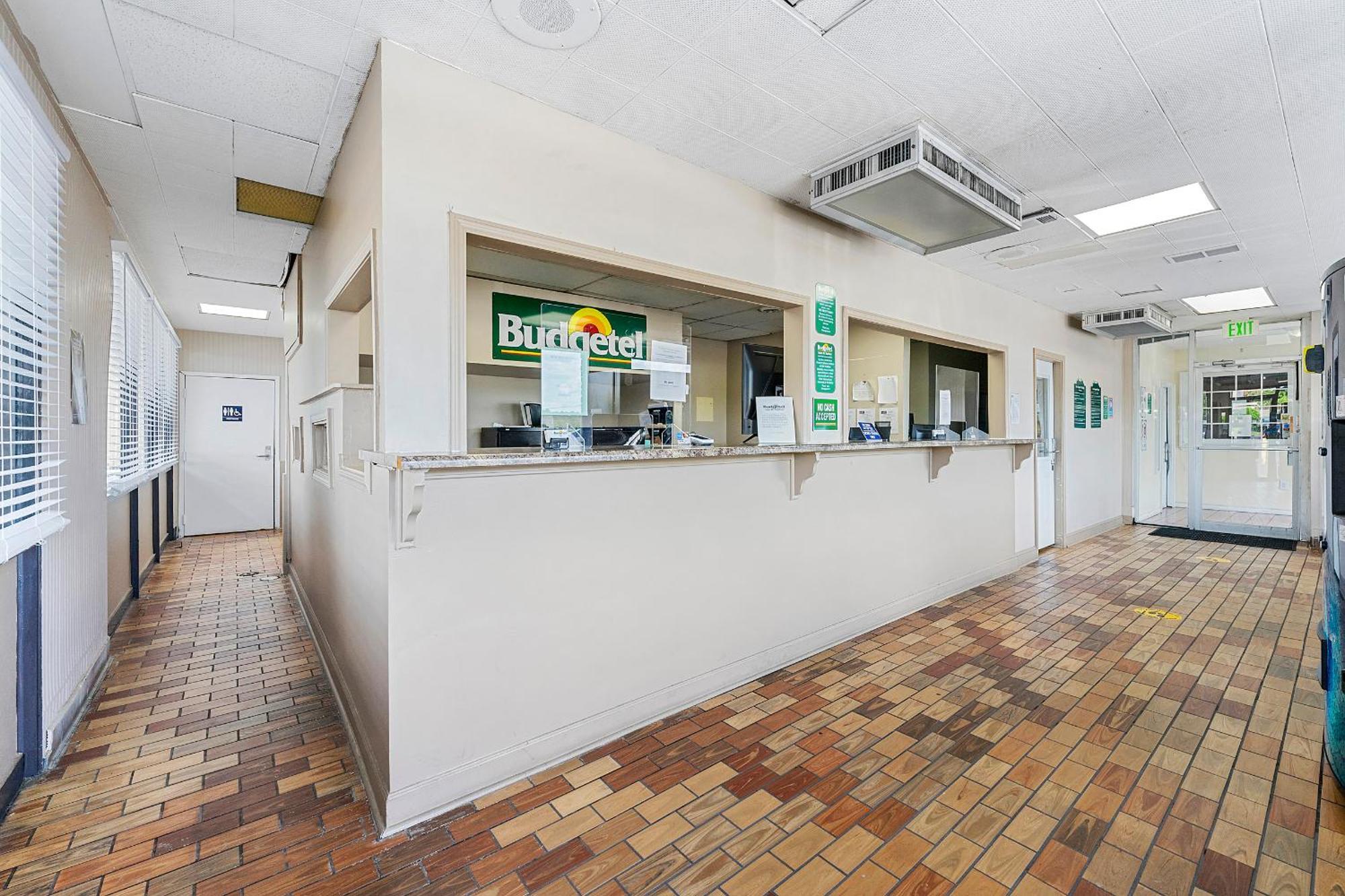 Budgetel Inn And Suites Lodge West Extérieur photo