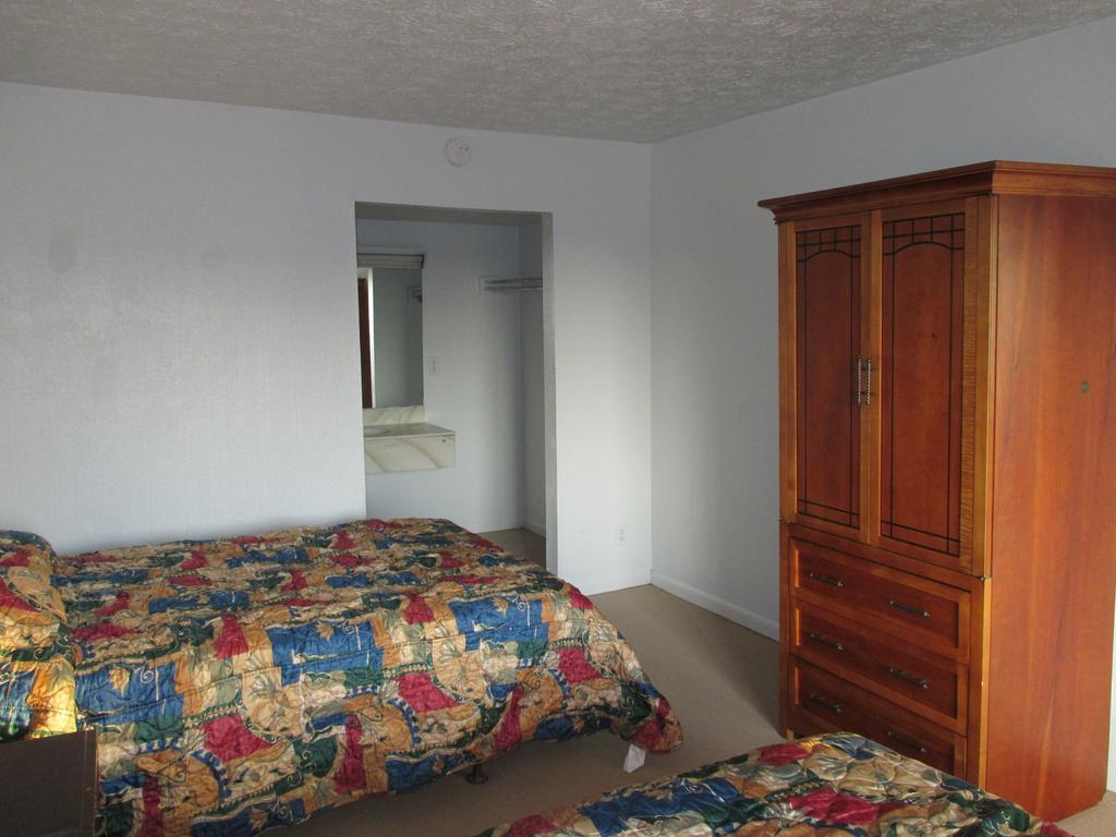 Budgetel Inn And Suites Lodge West Chambre photo
