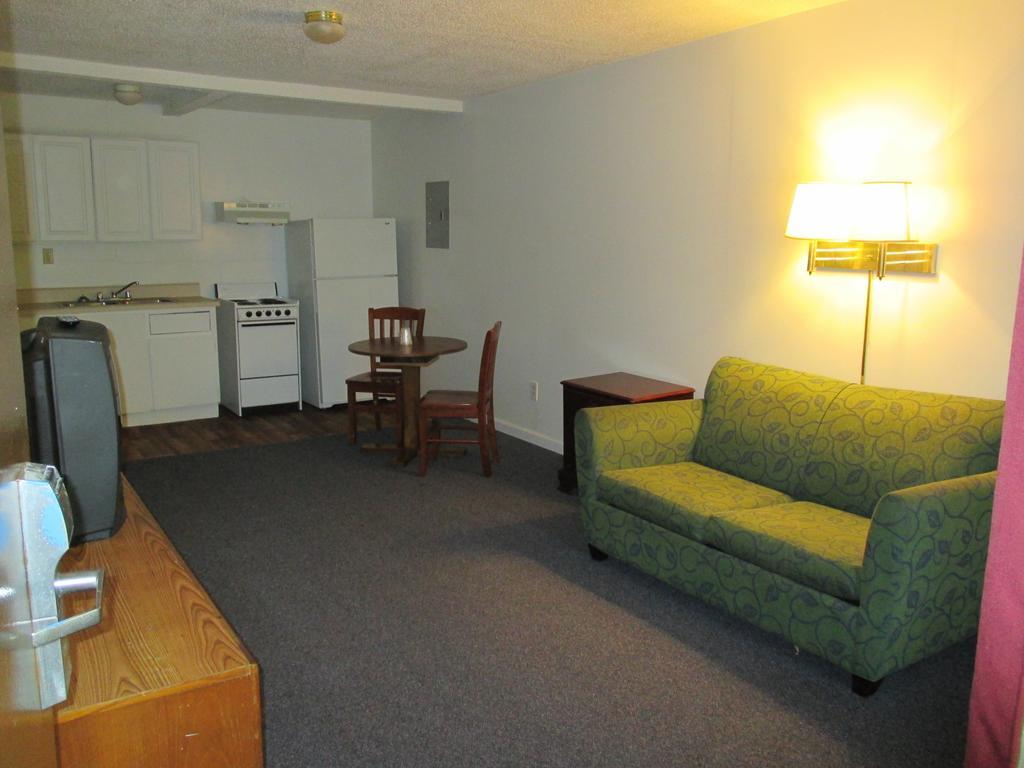 Budgetel Inn And Suites Lodge West Chambre photo
