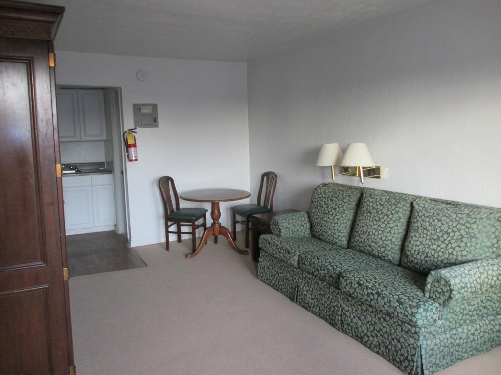 Budgetel Inn And Suites Lodge West Chambre photo