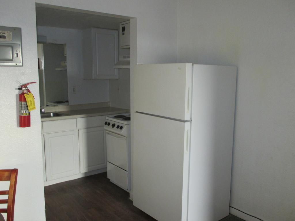 Budgetel Inn And Suites Lodge West Chambre photo