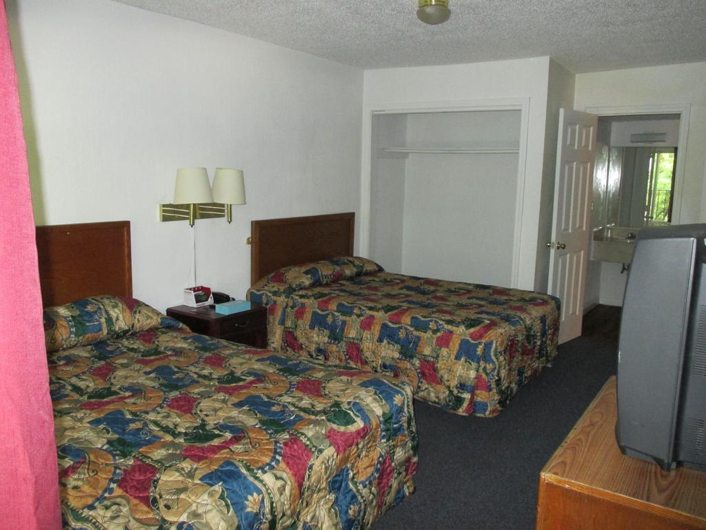 Budgetel Inn And Suites Lodge West Chambre photo